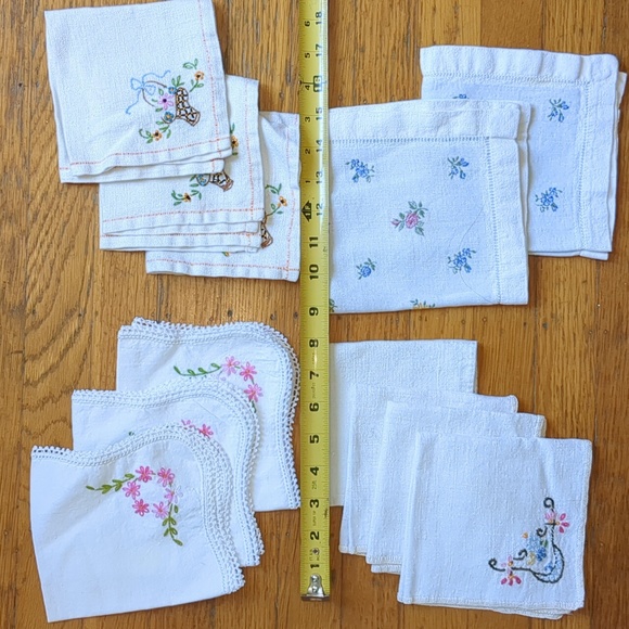 Lot of vintage linen embroidered napkins - Picture 6 of 6